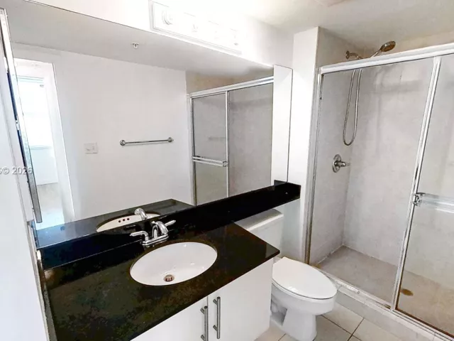 2-bedroom condo for sale in Miami - 31 SE 5th St 2408 - MondialRealty