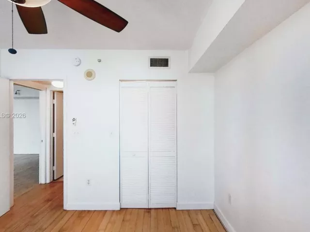 2-bedroom condo for sale in Miami - 31 SE 5th St 2408 - MondialRealty