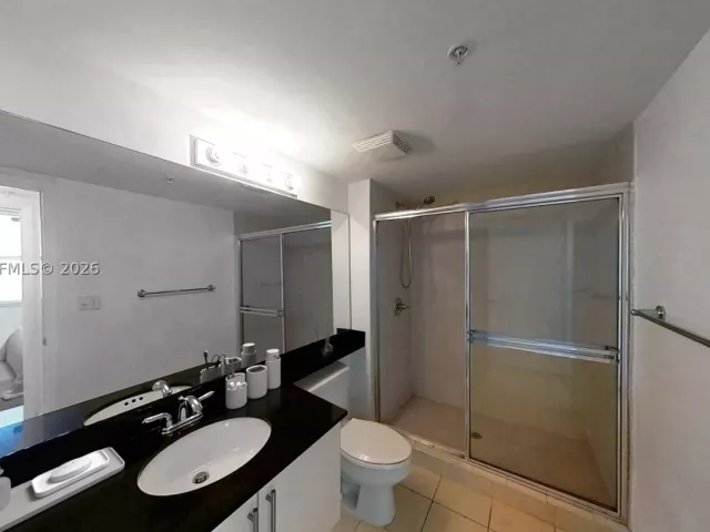 2-bedroom condo for sale in Miami - 31 SE 5th St 2408 - MondialRealty