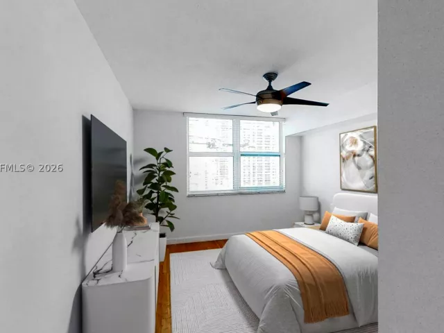 2-bedroom condo for sale in Miami - 31 SE 5th St 2408 - MondialRealty