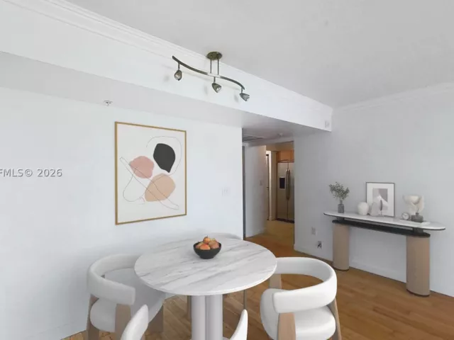 2-bedroom condo for sale in Miami - 31 SE 5th St 2408 - MondialRealty