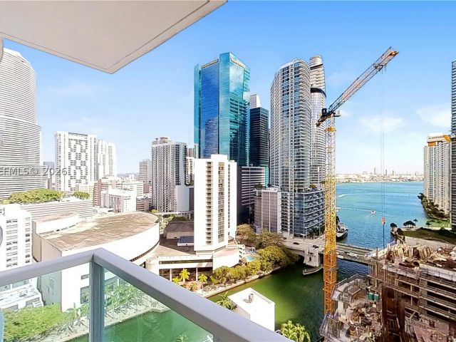 2-bedroom condo for sale in Miami - 31 SE 5th St 2408 - MondialRealty
