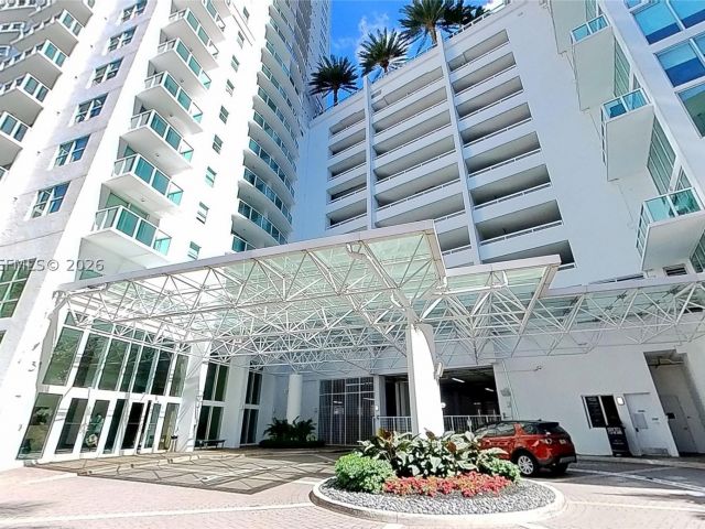 2-bedroom condo for sale in Miami - 31 SE 5th St 2408 - MondialRealty