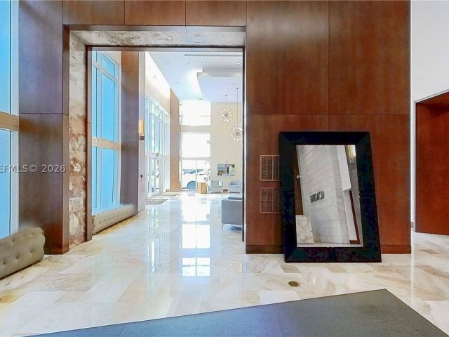 2-bedroom condo for sale in Miami - 31 SE 5th St 2408 - MondialRealty