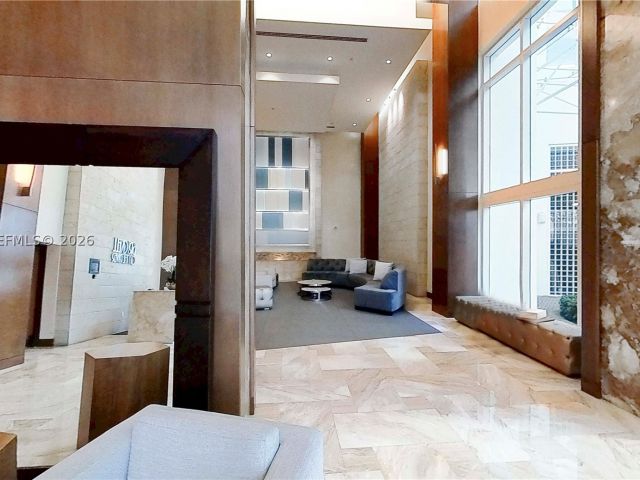 2-bedroom condo for sale in Miami - 31 SE 5th St 2408 - MondialRealty