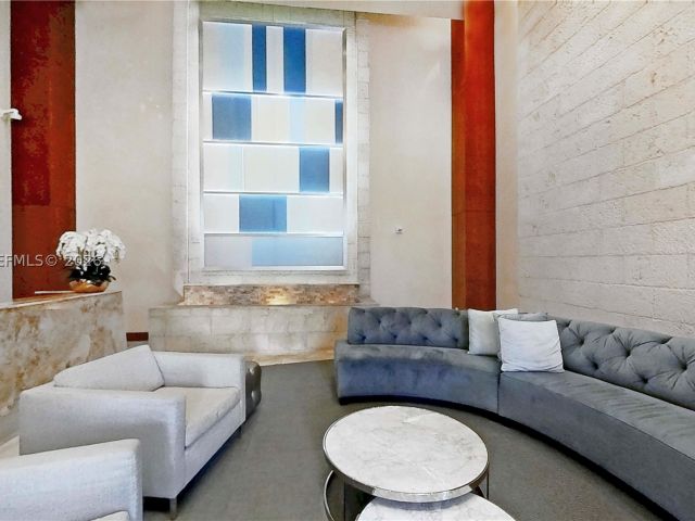 2-bedroom condo for sale in Miami - 31 SE 5th St 2408 - MondialRealty