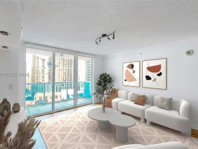 2-bedroom condo for sale in Miami - 31 SE 5th St 2408 - MondialRealty