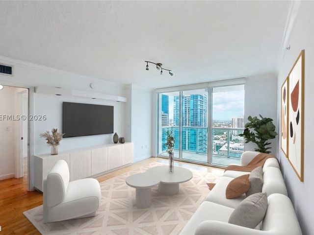 2-bedroom condo for sale in Miami - 31 SE 5th St 2408 - MondialRealty