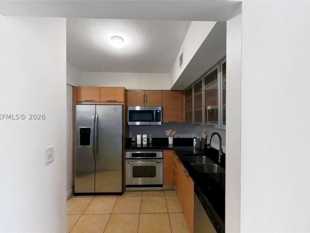 2-bedroom condo for sale in Miami - 31 SE 5th St 2408 - MondialRealty