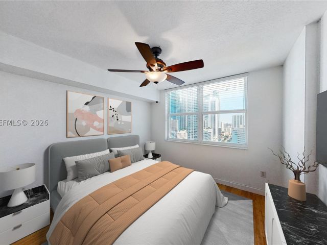 2-bedroom condo for sale in Miami - 31 SE 5th St 2408 - MondialRealty