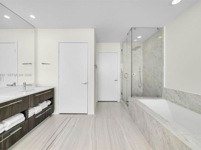 Apartment for sale  Unit #3401 - photo 7404764