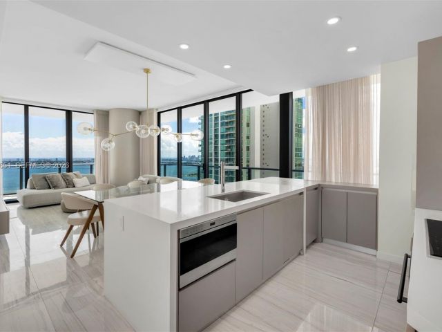 Apartment for sale  Unit #3401 - photo 7404767