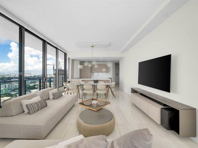 Apartment for sale  Unit #3401 - photo 7404769