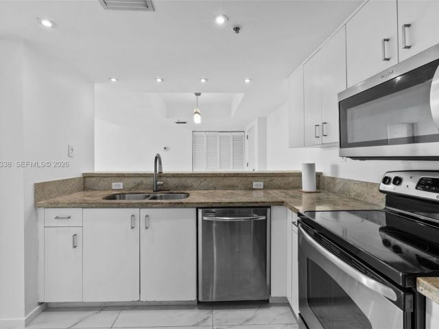 Apartment for rent  Unit #1204 - photo 7395271