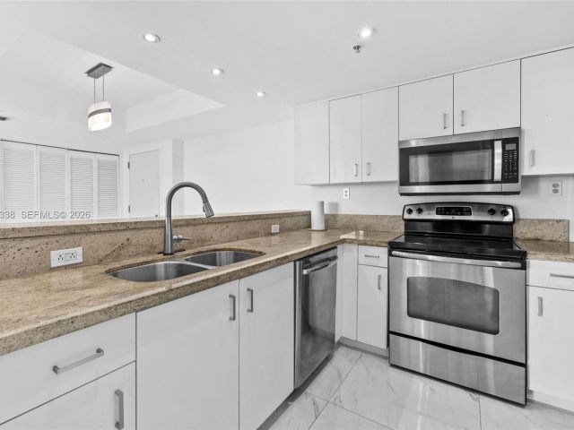 Apartment for rent  Unit #1204 - photo 7395275