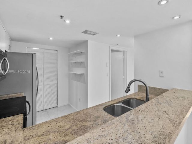 Apartment for rent  Unit #1204 - photo 7395277