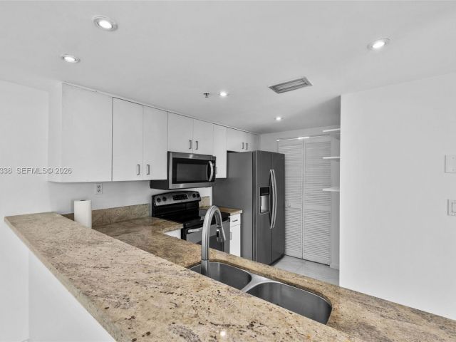 Apartment for rent  Unit #1204 - photo 7395279