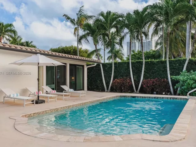 4-bedroom home for rent in Hallandale Beach - 636 Hibiscus Dr 0 - MondialRealty