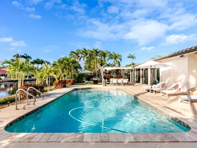 4-bedroom home for rent in Hallandale Beach - 636 Hibiscus Dr 0 - MondialRealty