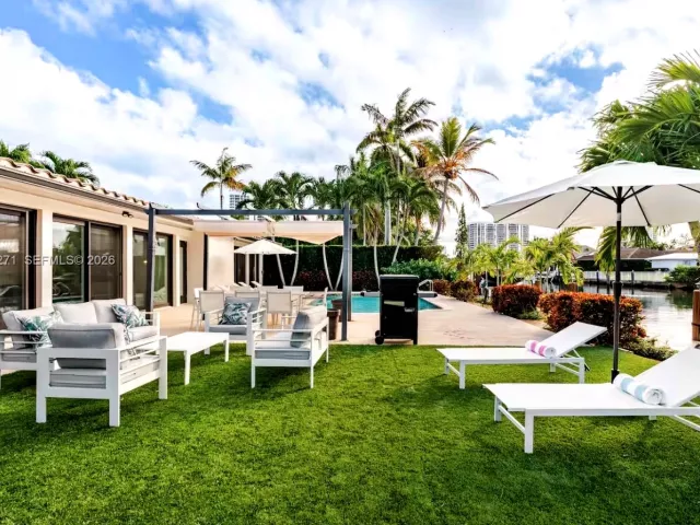 4-bedroom home for rent in Hallandale Beach - 636 Hibiscus Dr 0 - MondialRealty