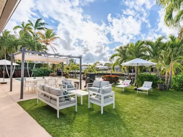 4-bedroom home for rent in Hallandale Beach - 636 Hibiscus Dr 0 - MondialRealty