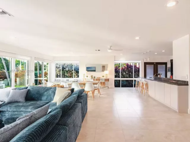 4-bedroom home for rent in Hallandale Beach - 636 Hibiscus Dr 0 - MondialRealty