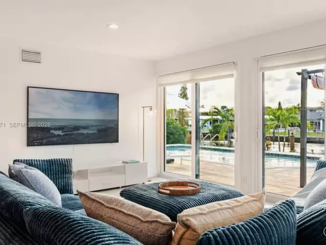 4-bedroom home for rent in Hallandale Beach - 636 Hibiscus Dr 0 - MondialRealty