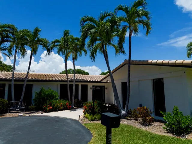 4-bedroom home for rent in Hallandale Beach - 636 Hibiscus Dr 0 - MondialRealty