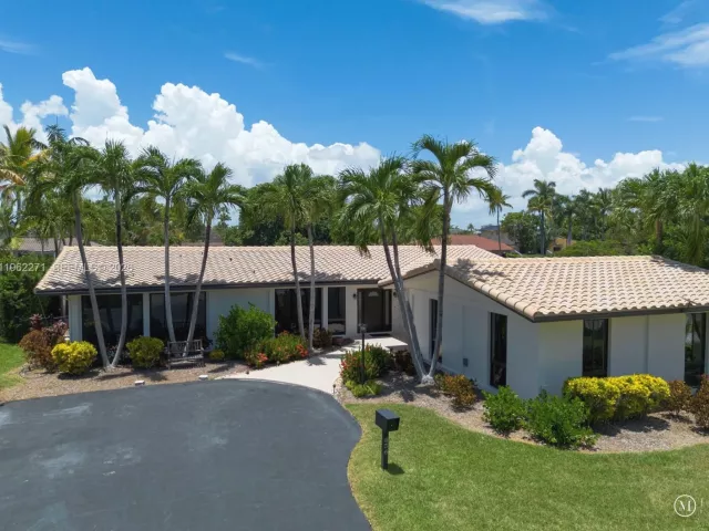 4-bedroom home for rent in Hallandale Beach - 636 Hibiscus Dr 0 - MondialRealty