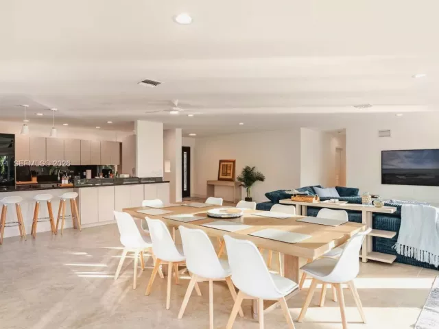 4-bedroom home for rent in Hallandale Beach - 636 Hibiscus Dr 0 - MondialRealty