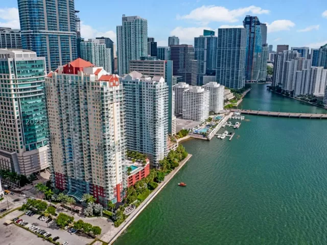 2-bedroom condo for rent in Miami - 1155 Brickell Bay Dr 2203 - MondialRealty