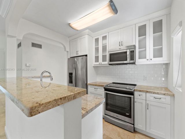 Home for rent at 5940 SW 47th St - photo 7427273