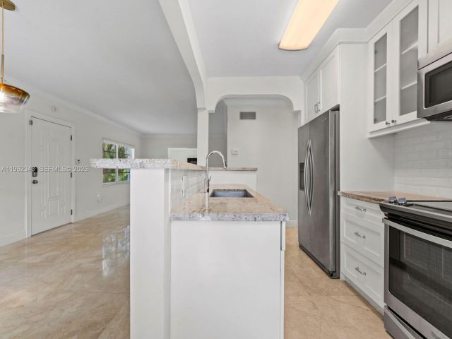 Home for rent at 5940 SW 47th St - photo 7427274