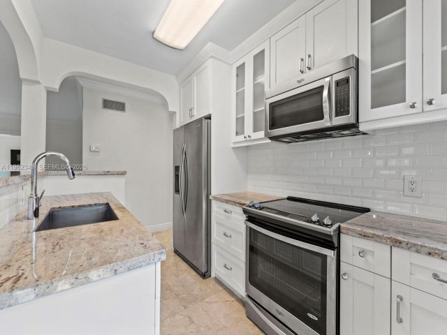 Home for rent at 5940 SW 47th St - photo 7427275