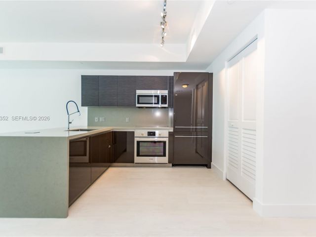 Apartment for sale  Unit #1706 - photo 7395909