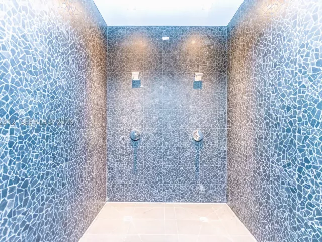1-bedroom condo for sale in Miami - 1080 Brickell Ave 1706 - MondialRealty
