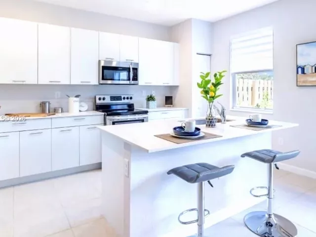 3-bedroom home for sale in Homestead - 2810 SE 24th Ave - MondialRealty