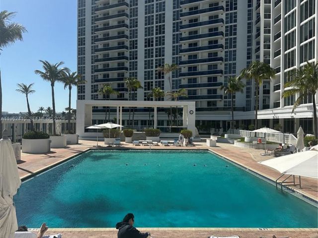 condo for rent in Bal Harbour - 10275 Collins Ave 1402 - MondialRealty