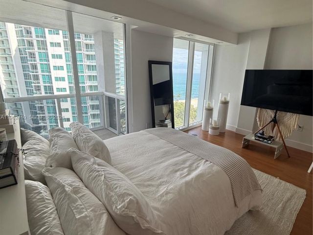 condo for rent in Bal Harbour - 10275 Collins Ave 1402 - MondialRealty