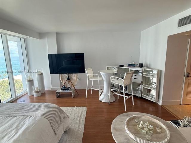 condo for rent in Bal Harbour - 10275 Collins Ave 1402 - MondialRealty