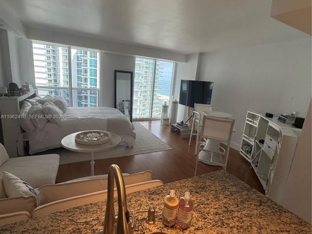 condo for rent in Bal Harbour - 10275 Collins Ave 1402 - MondialRealty