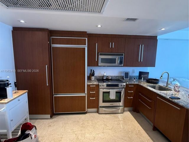 condo for rent in Bal Harbour - 10275 Collins Ave 1402 - MondialRealty