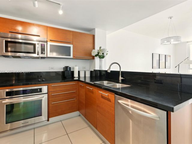 Apartment for rent  Unit #2405 - photo 7488881