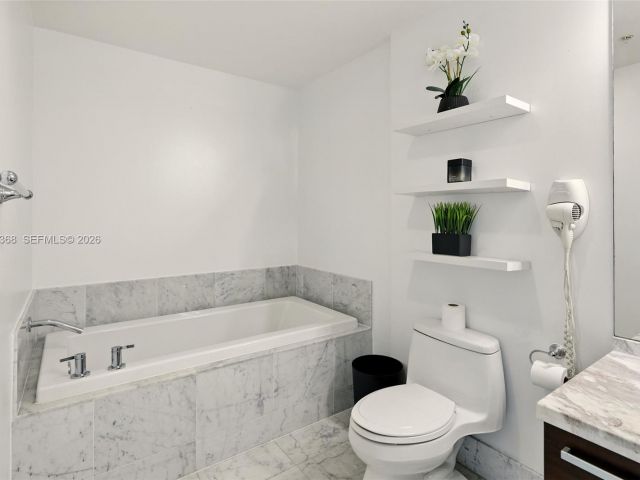 Apartment for rent  Unit #2405 - photo 7488886