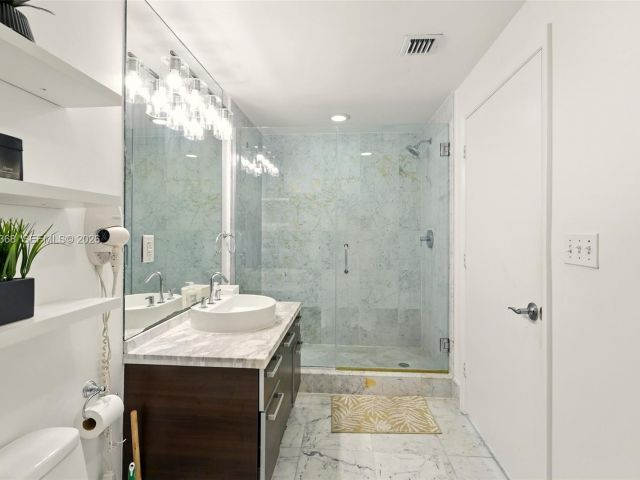 Apartment for rent  Unit #2405 - photo 7488888