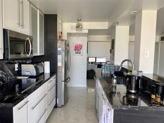 Apartment for rent  Unit #912 - photo 7433771