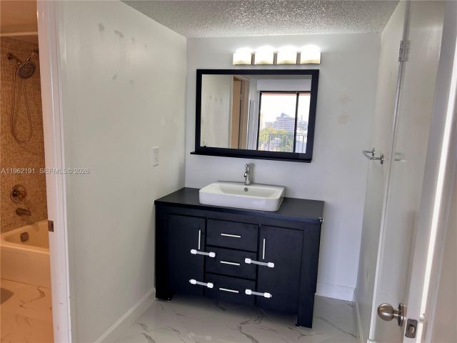 Apartment for rent  Unit #912 - photo 7433774