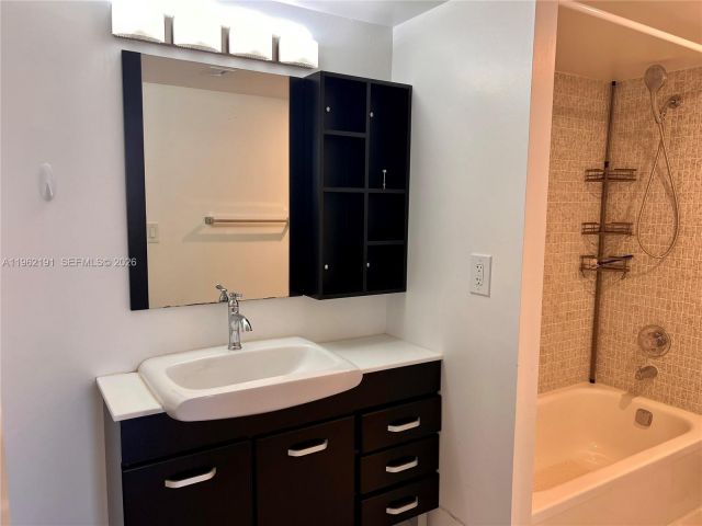 Apartment for rent  Unit #912 - photo 7433781