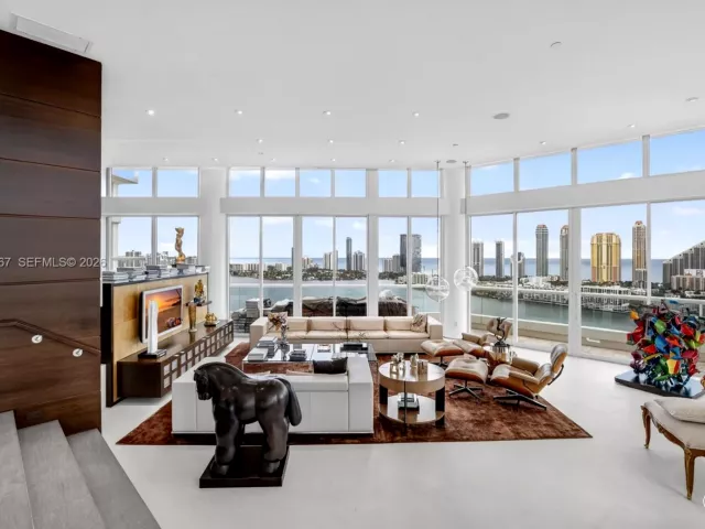 5-bedroom condo for sale in Aventura - 2600 Island Blvd PH-1 - MondialRealty
