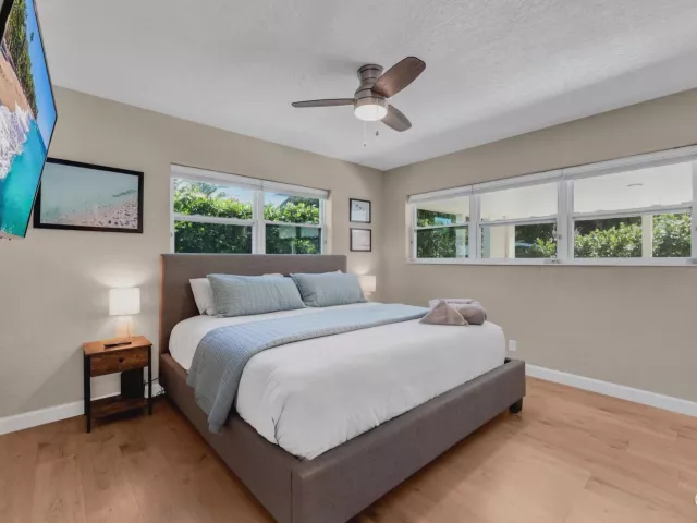 4-bedroom home for sale in Boca Raton - 190 NE 21st Street - MondialRealty